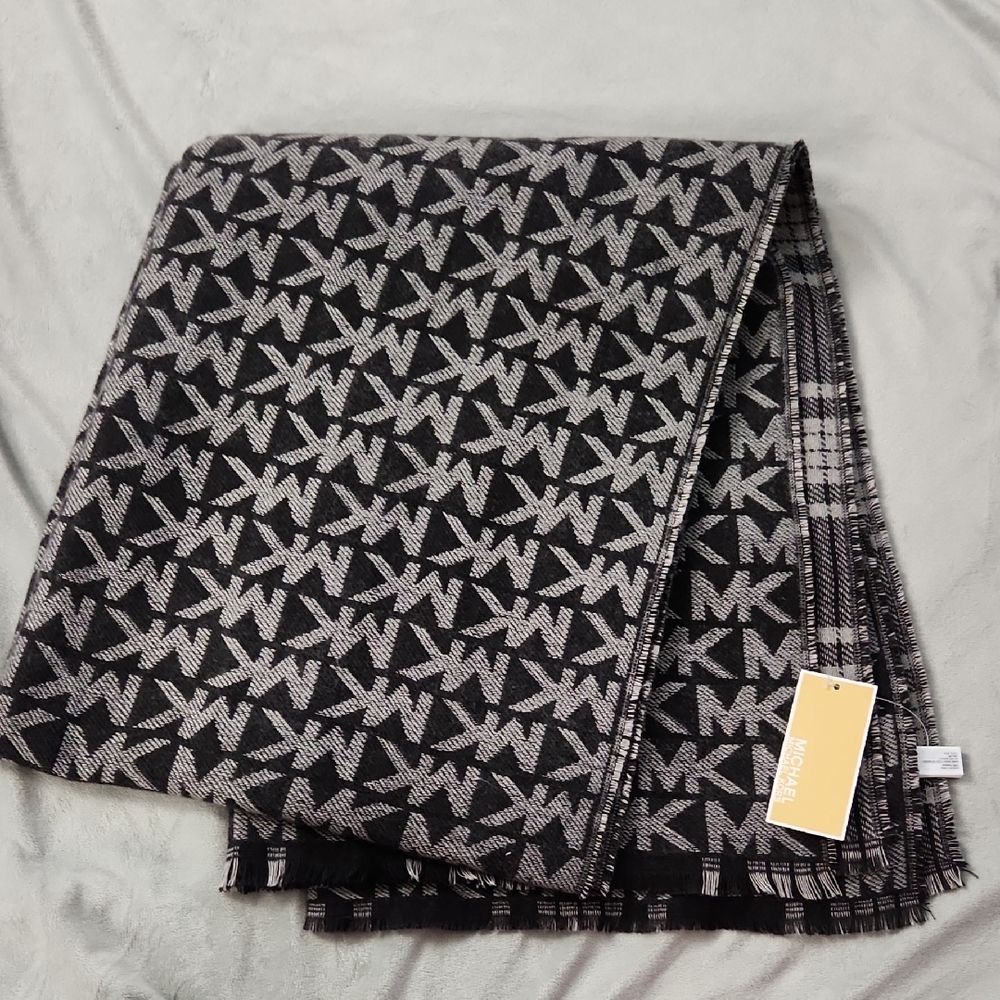 Michael Kors Scarf in Black and Gray Pattern
